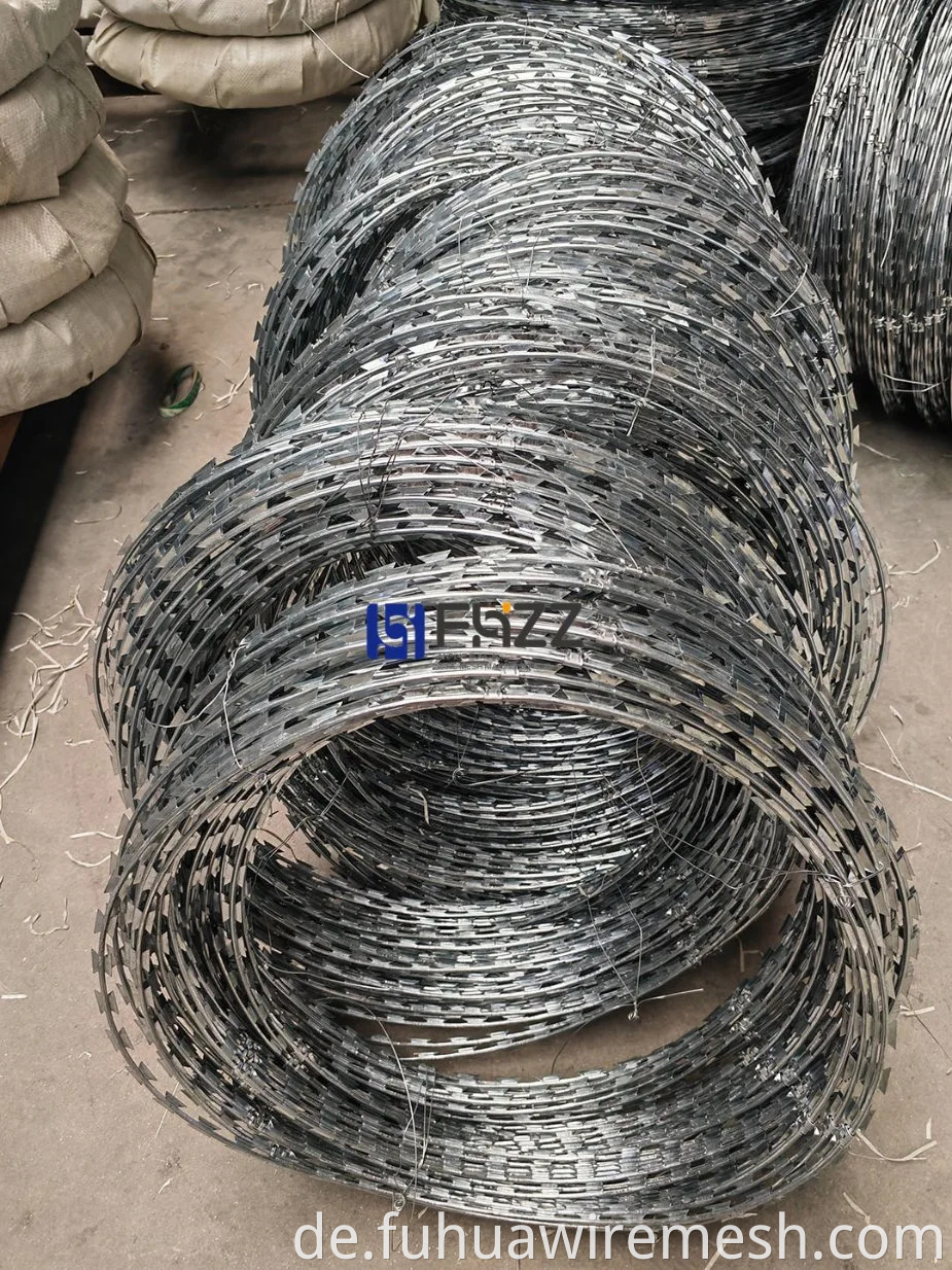 Hot Dipped Galvanized Steel Razor Wire Bto 22 Cross Type Razor Wire Diameter 35cm Concertina Razor Barbed Wire2